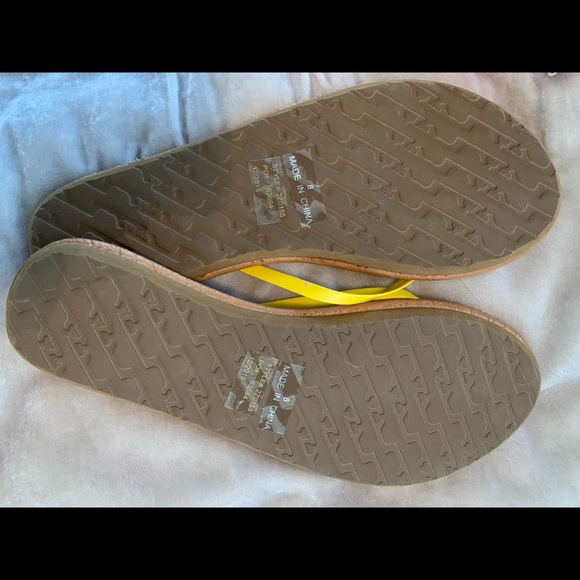 Vineyard Vines Flip Flops New🌼 - Picture 2 of 2